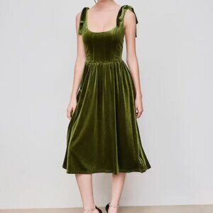 Cider Velvet Scoop Neckline Solid Knotted Midi Dress
